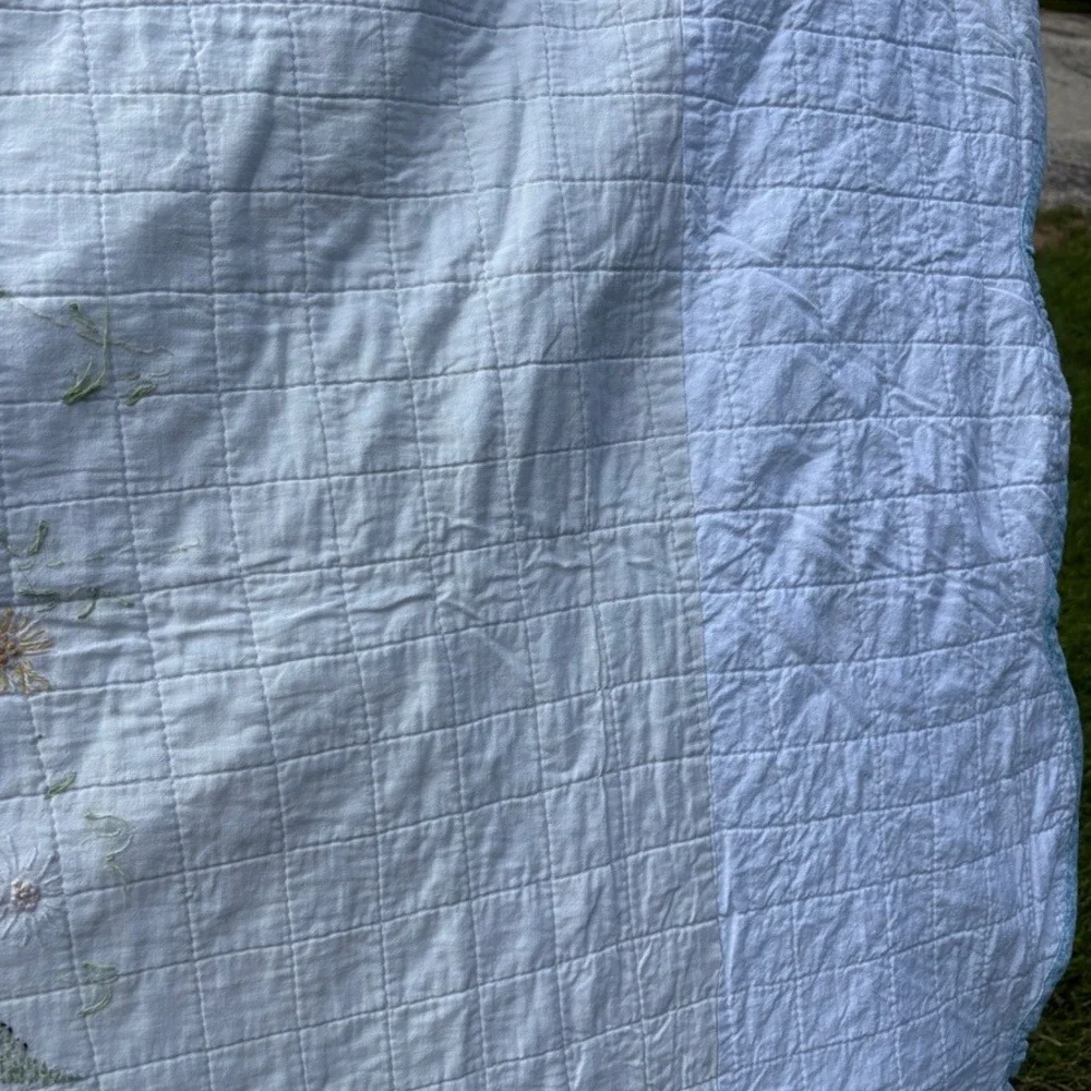 Vtg Hand Embroidered/Cross Stitch Reversible Quilt Floral Scalloped Edge Cottage